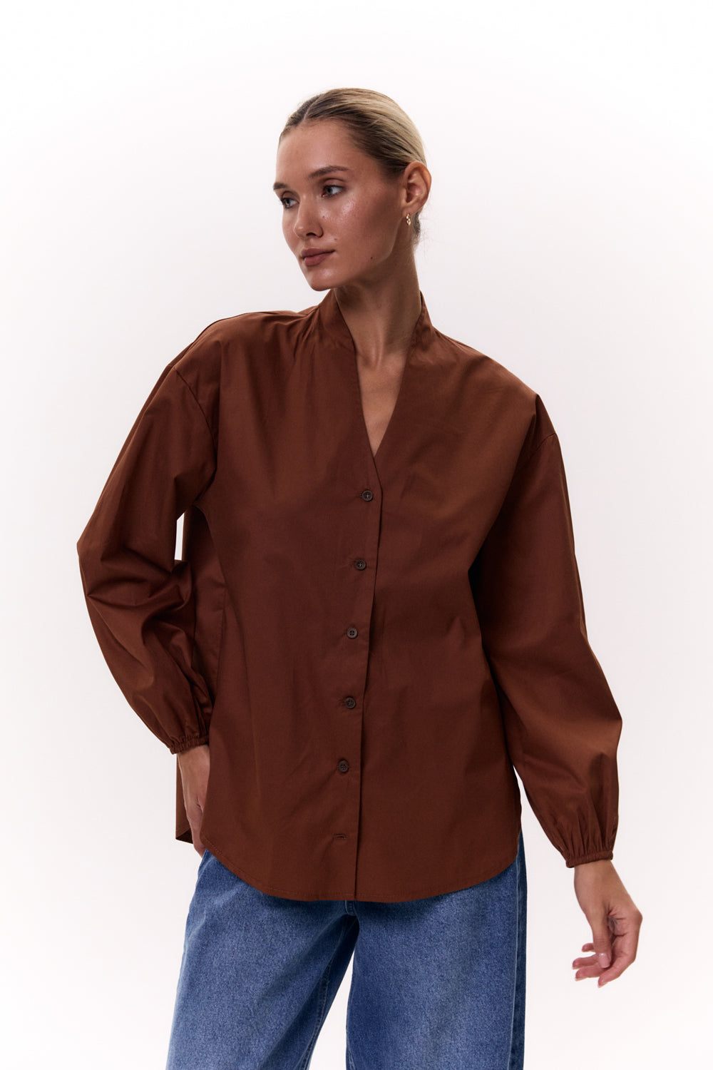 Chocolate shirt with a one-piece stand-up collar