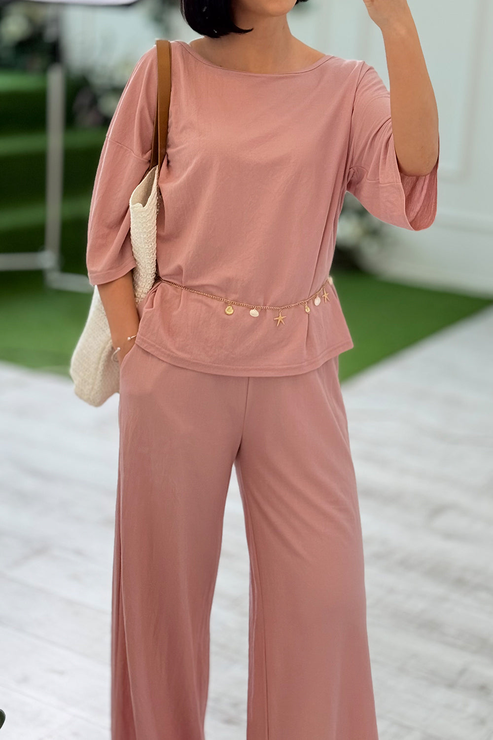 Powdery knitted suit