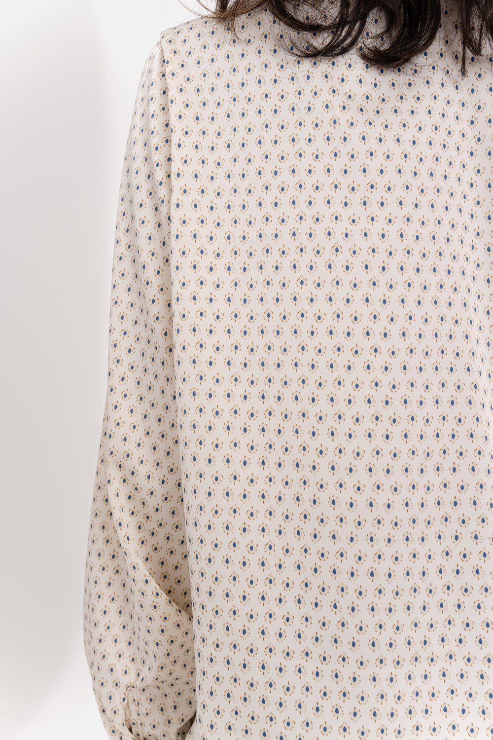 Blusa crema con fi suelto