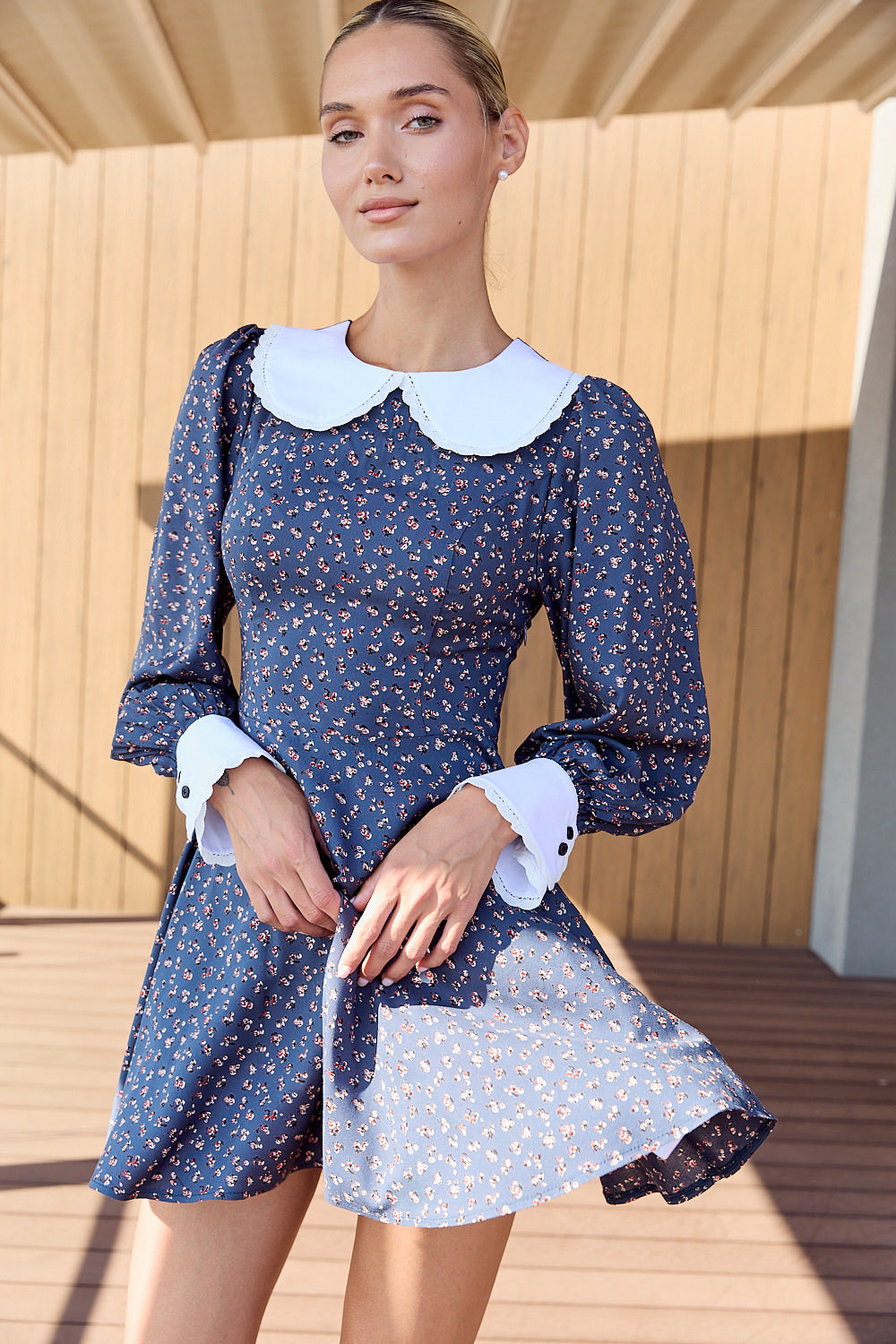 Blue semi-fitted dress with a half-sun skirt and puffy sleeves with cuffs