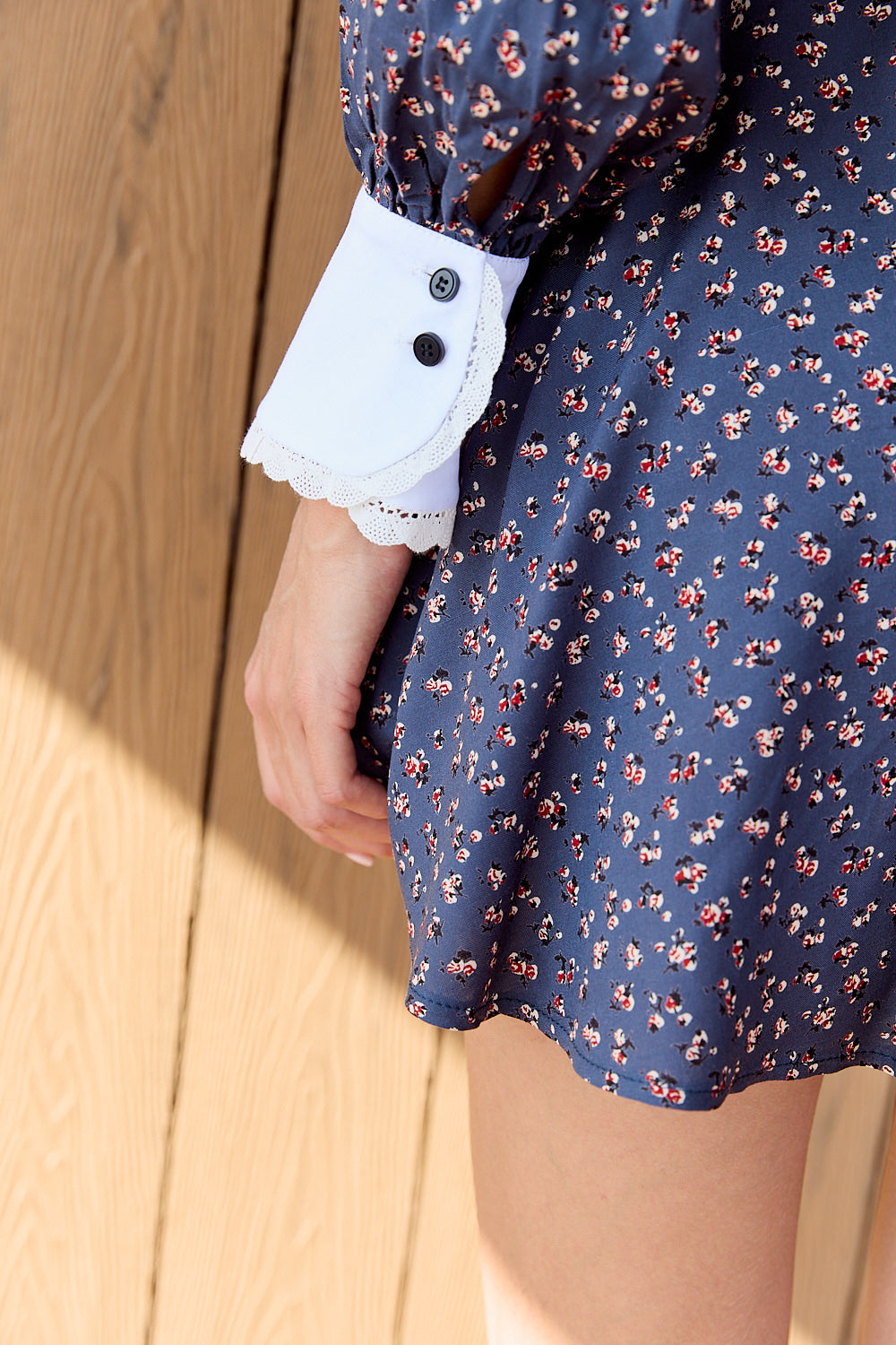 Blue semi-fitted dress with a half-sun skirt and puffy sleeves with cuffs