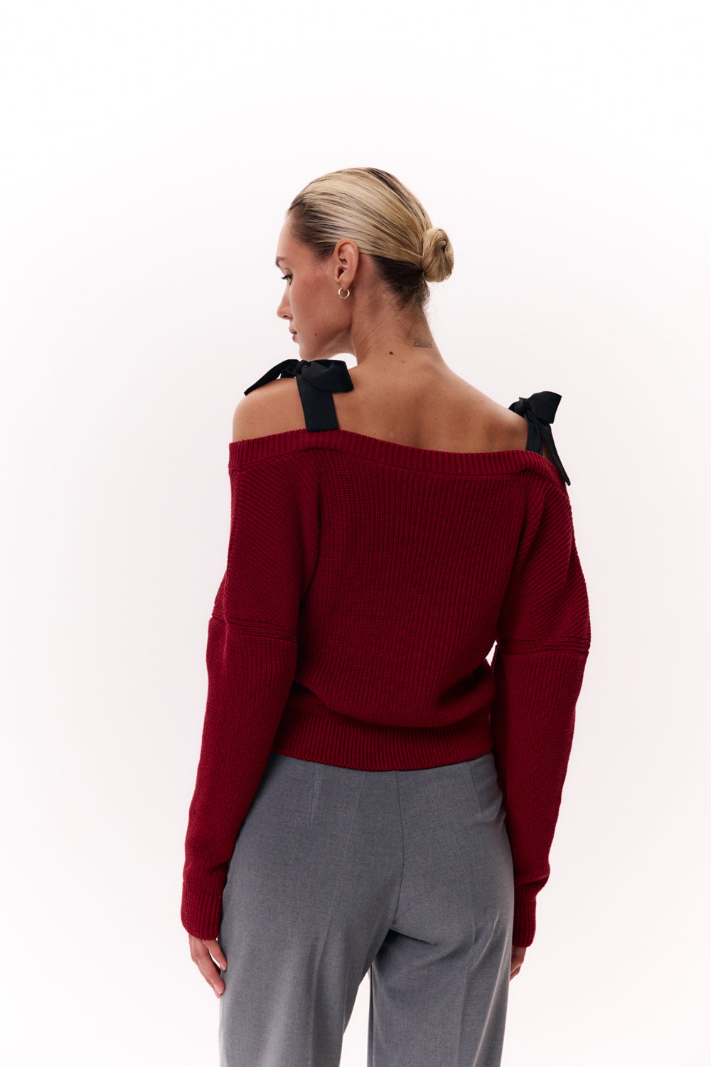 Burgundy knitted cardigan with shoulder straps