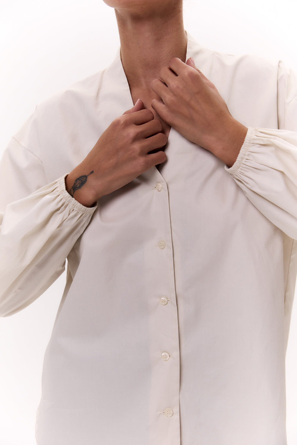 Cotton shirt with a one-piece stand-up collar