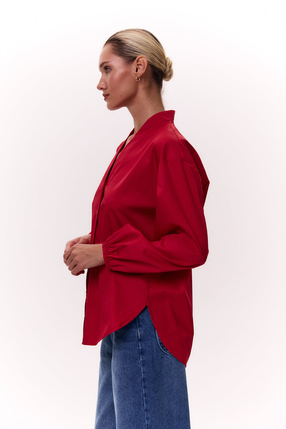 Burgundy shirt with a one-piece stand-up collar