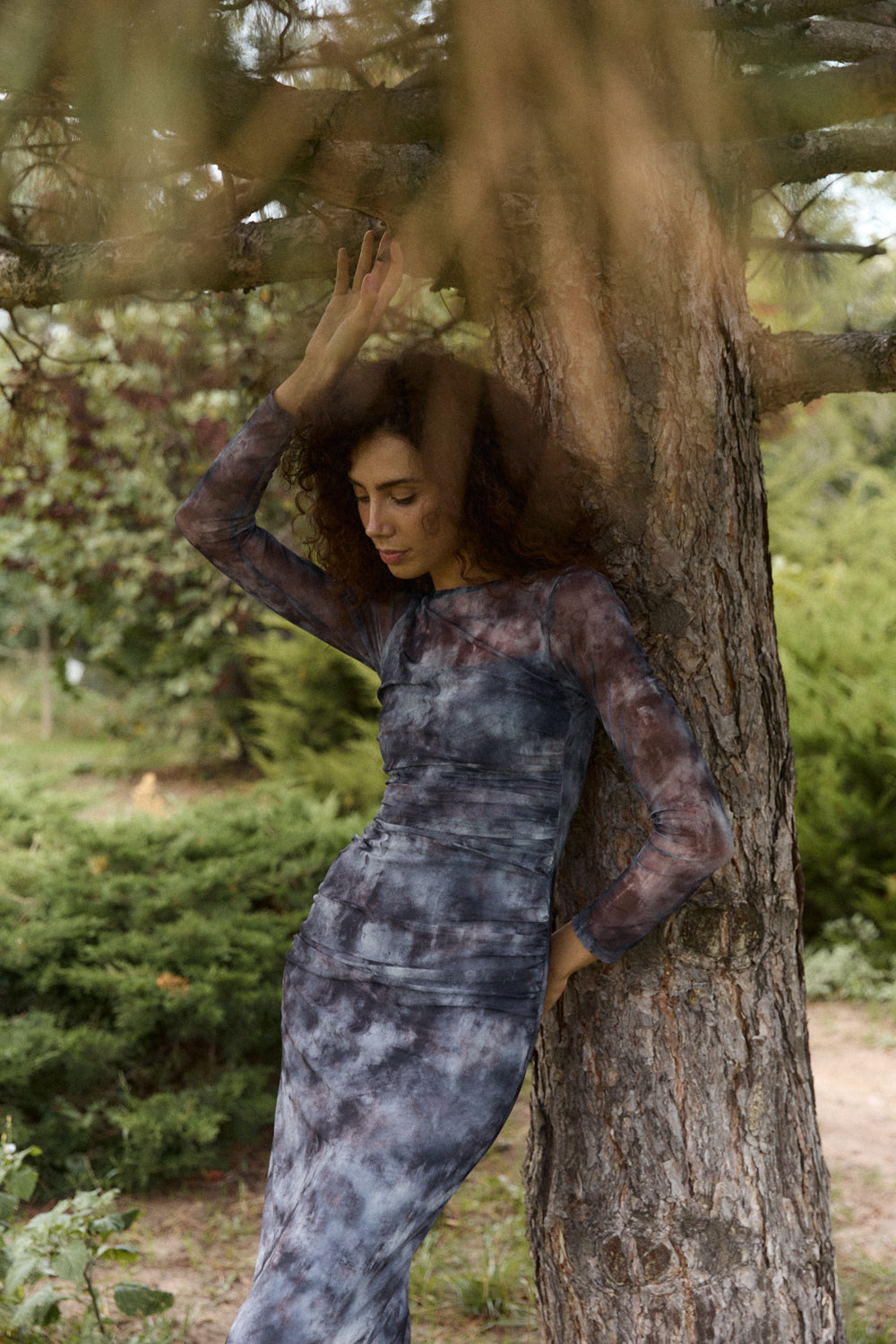 Grey fitted dress in printed mesh