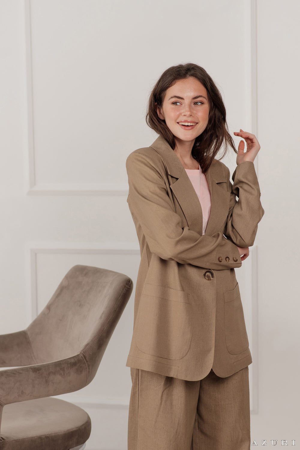 Linen blazer with large pockets