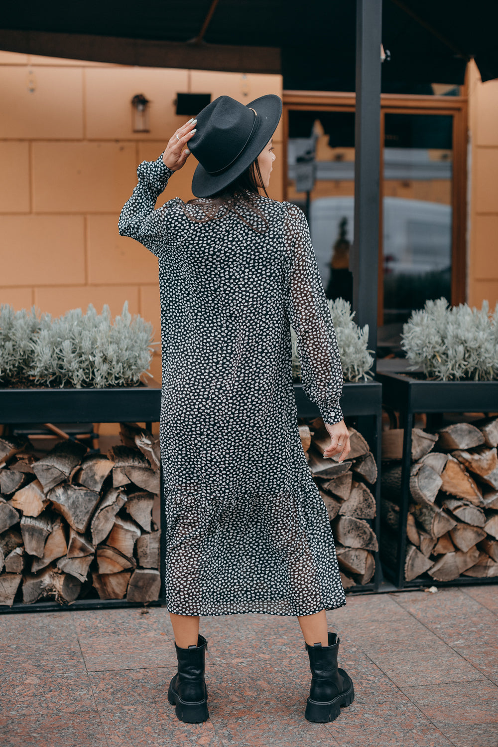 Vestido de gasa con cuello en V