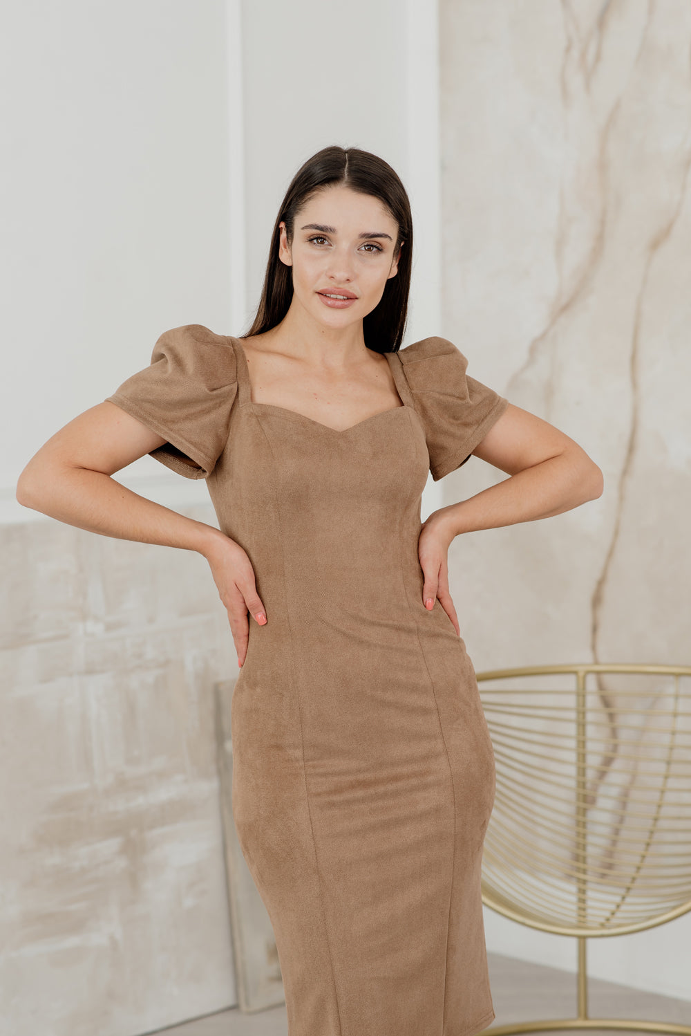 Midi kleid aus geschnitten Beige