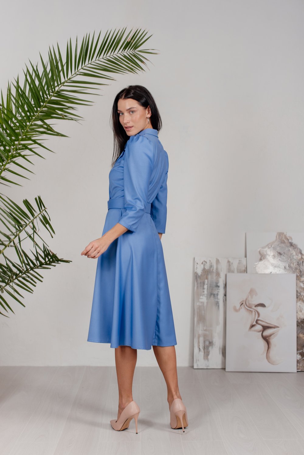 Robe midi bleue à col à carreaux