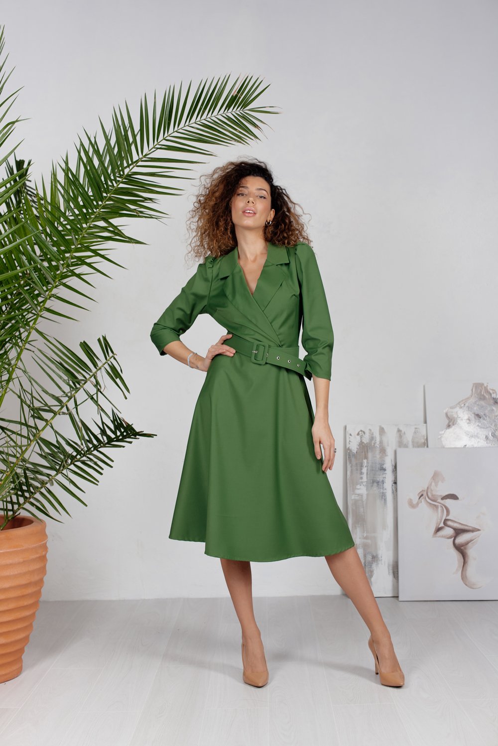 Vestido midi verde con cinturón