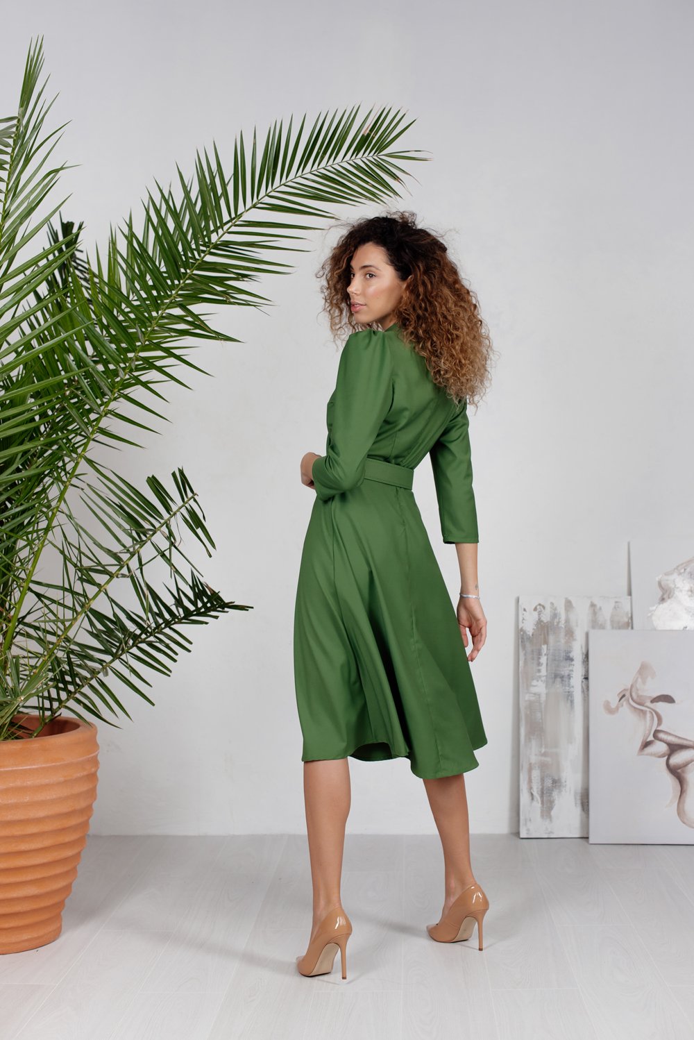 Robe midi verte ceinturée