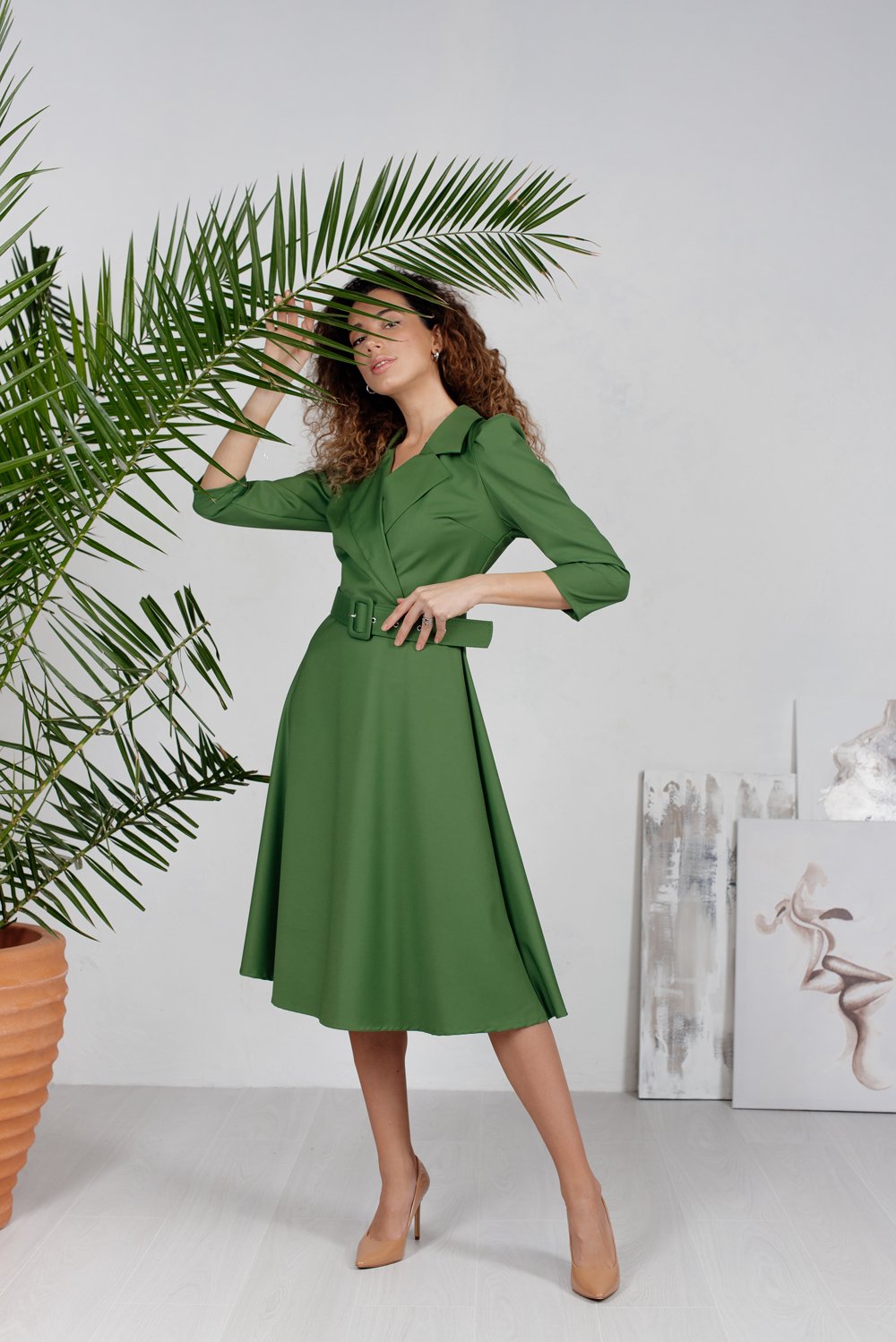 Robe midi verte ceinturée