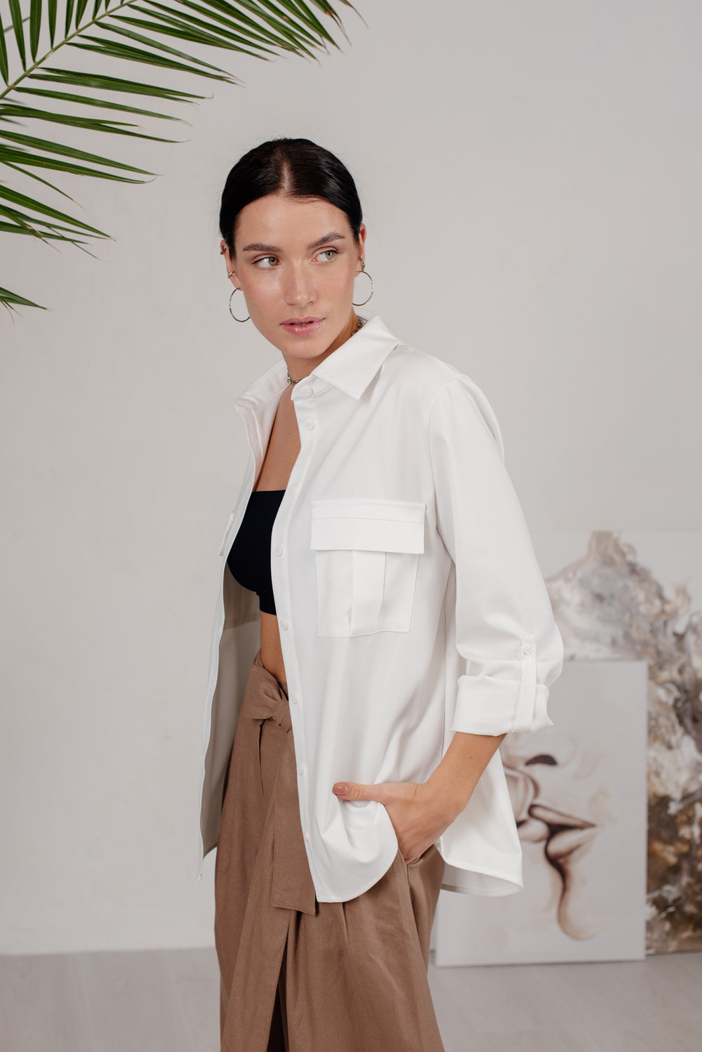 Camicia di cotone bianco con due tasche