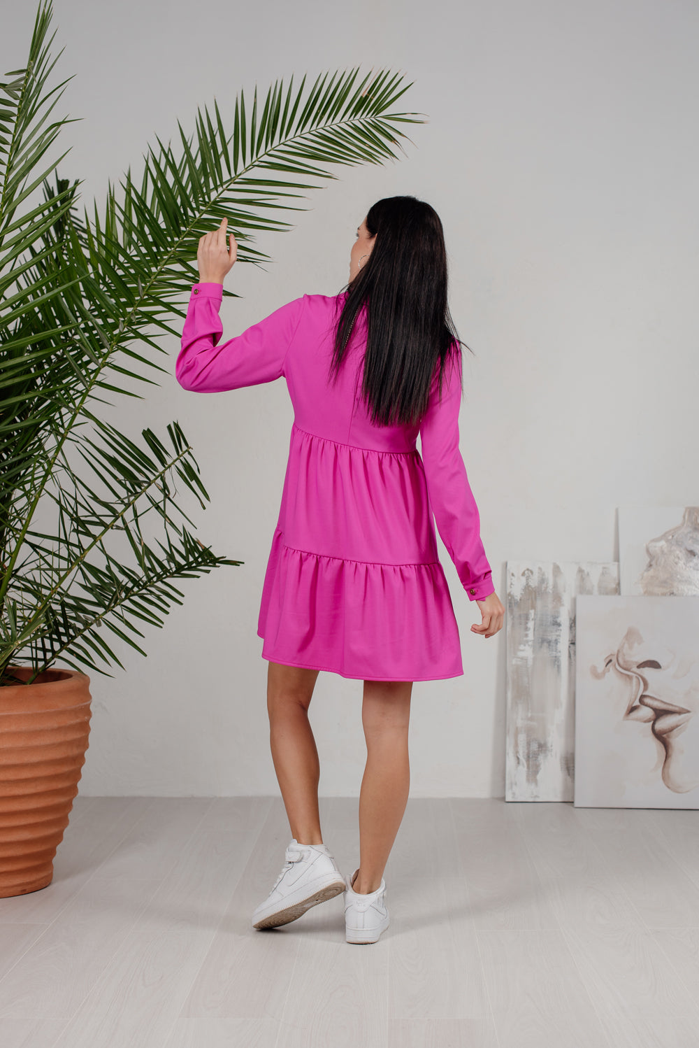 Fuchsia Mini kleid mit dekorativen Knöpfen