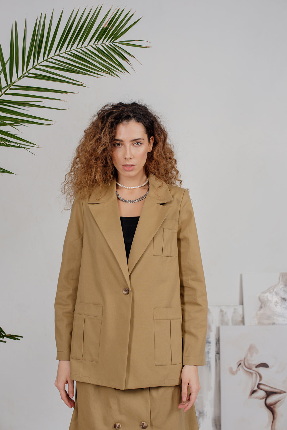 Chaqueta estilo safari con grandes bolsillos