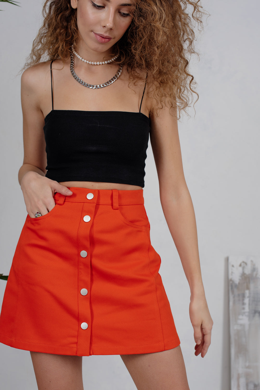 Mini jupe en denim orange avec clous