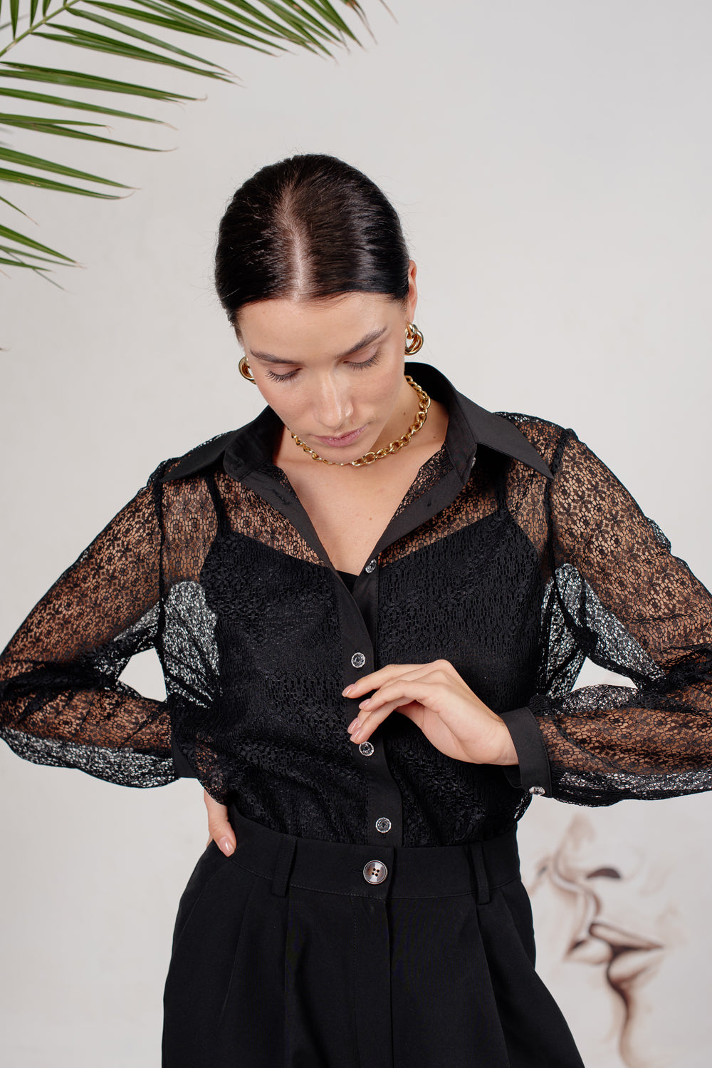 Blusa de encaje negro con top