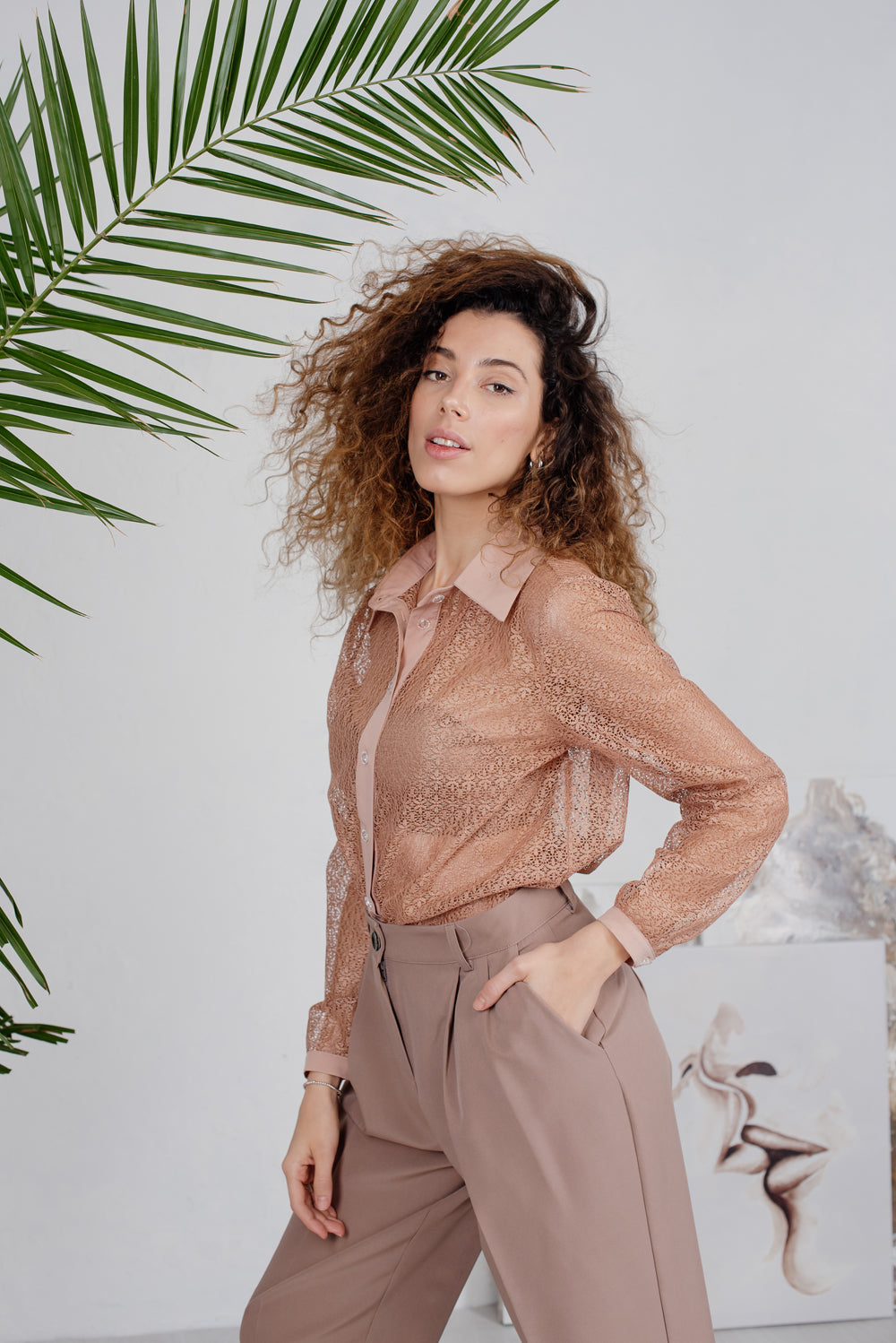 Blouse en guipure beige avec top