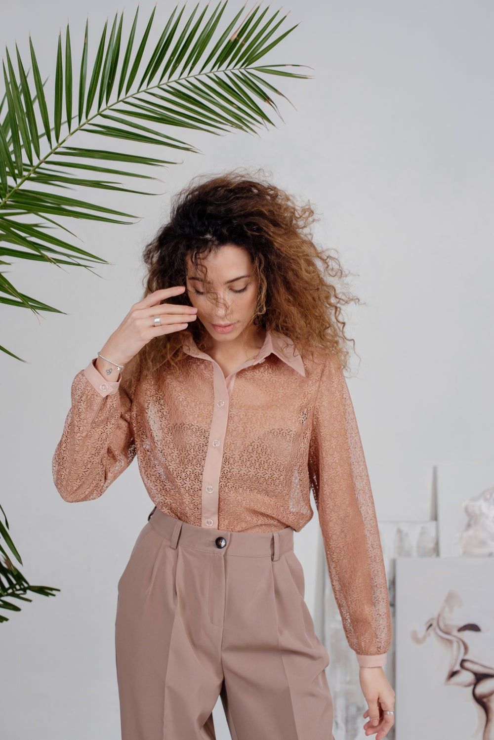 Blouse en guipure beige avec top