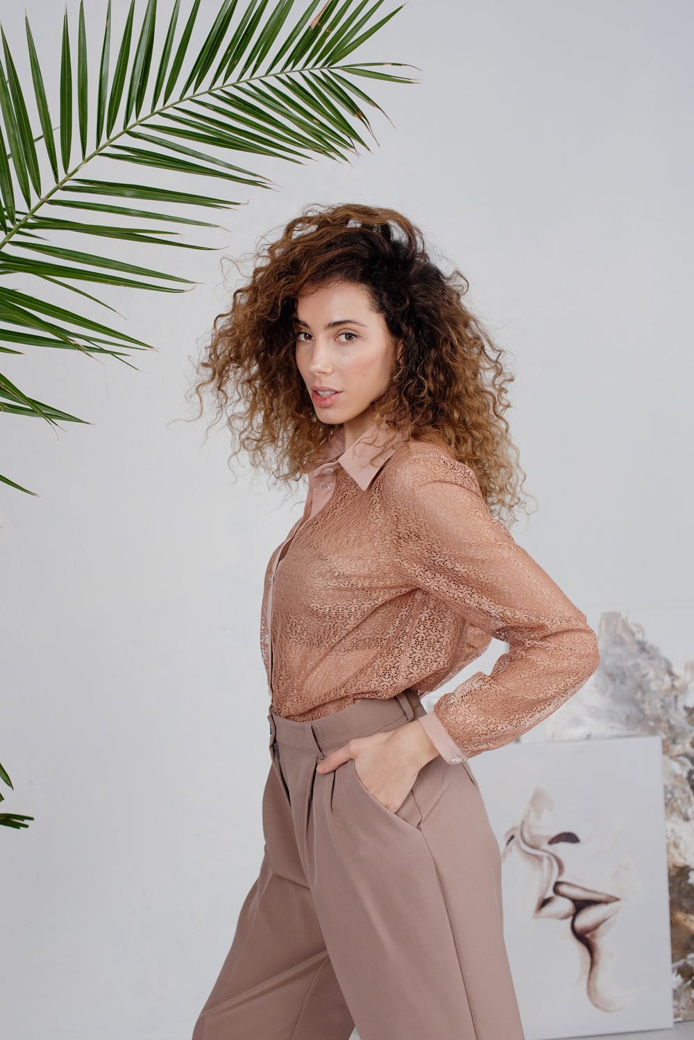 Blouse en guipure beige avec top