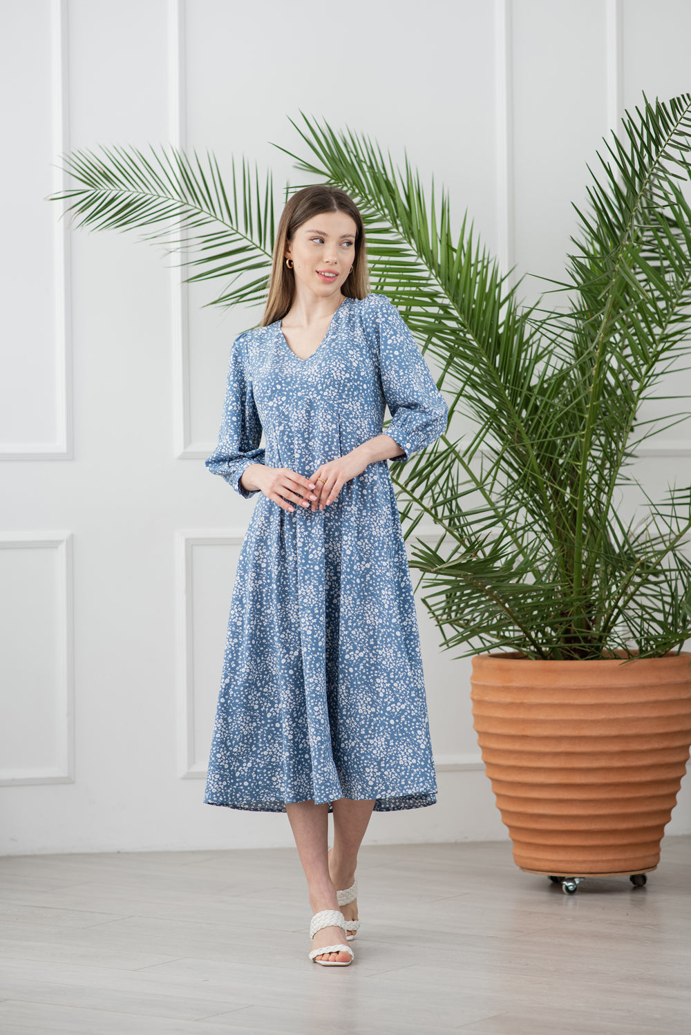 Robe longue bleue imprimée fleurs avec jupe bouffante