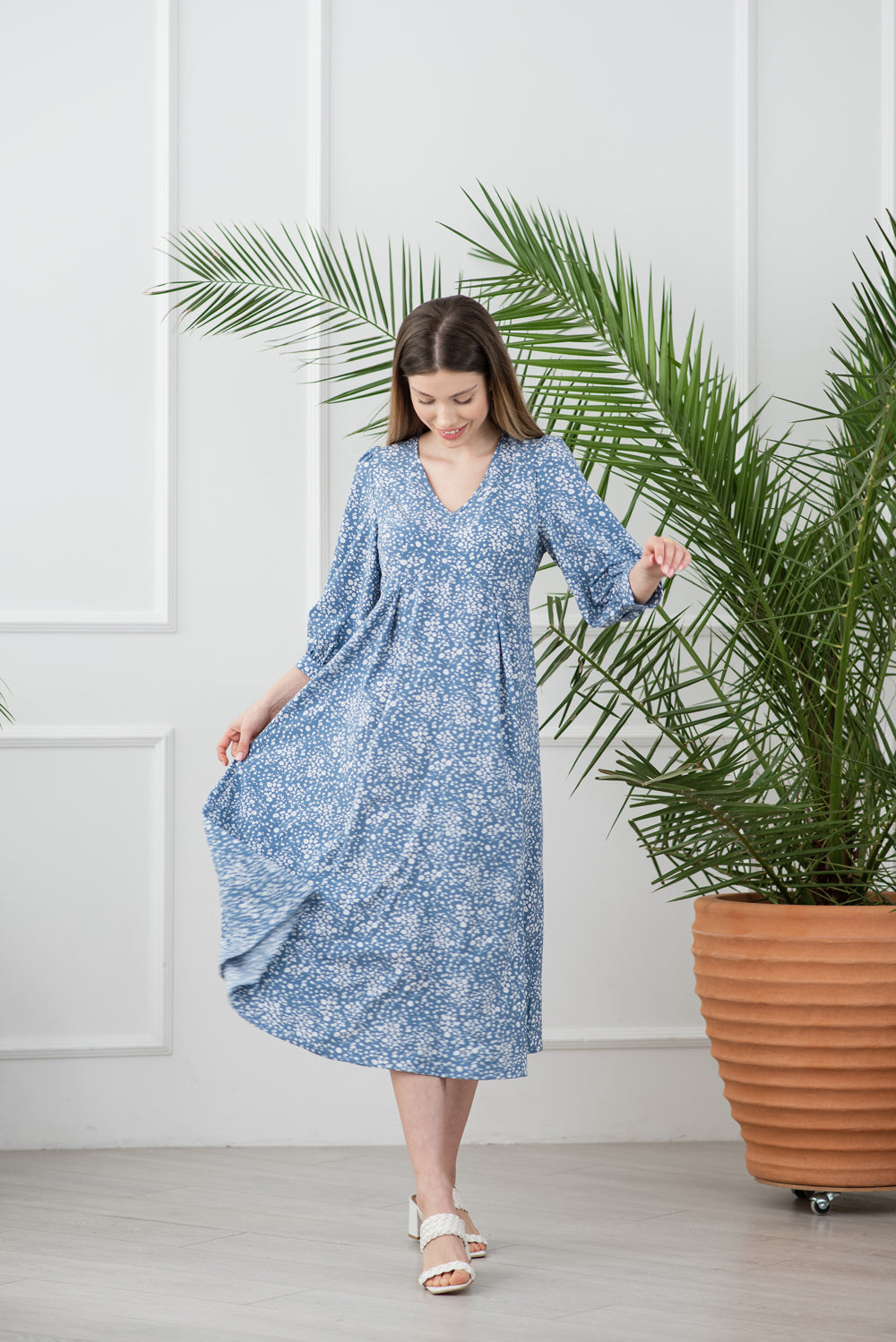 Robe longue bleue imprimée fleurs avec jupe bouffante