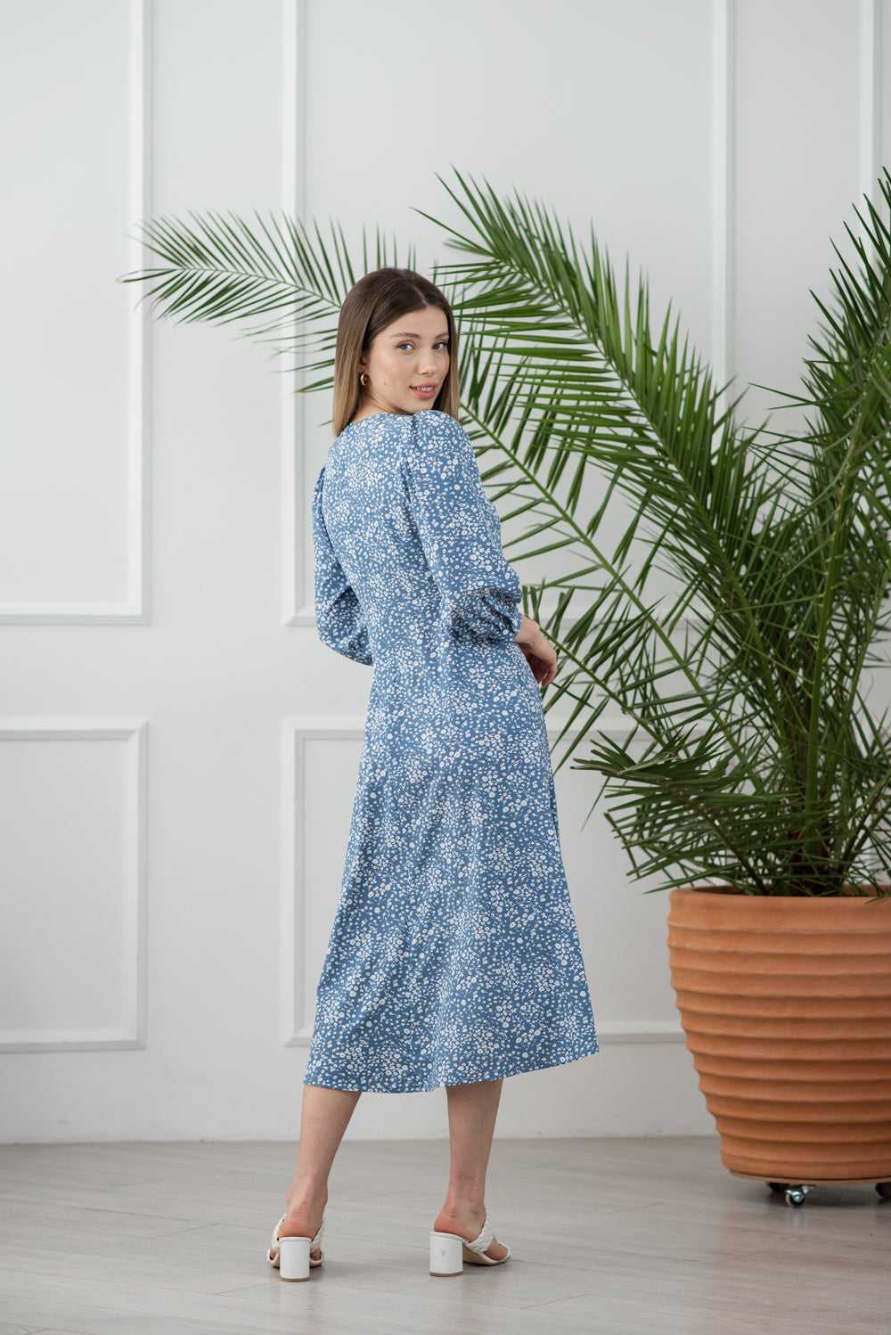 Robe longue bleue imprimée fleurs avec jupe bouffante