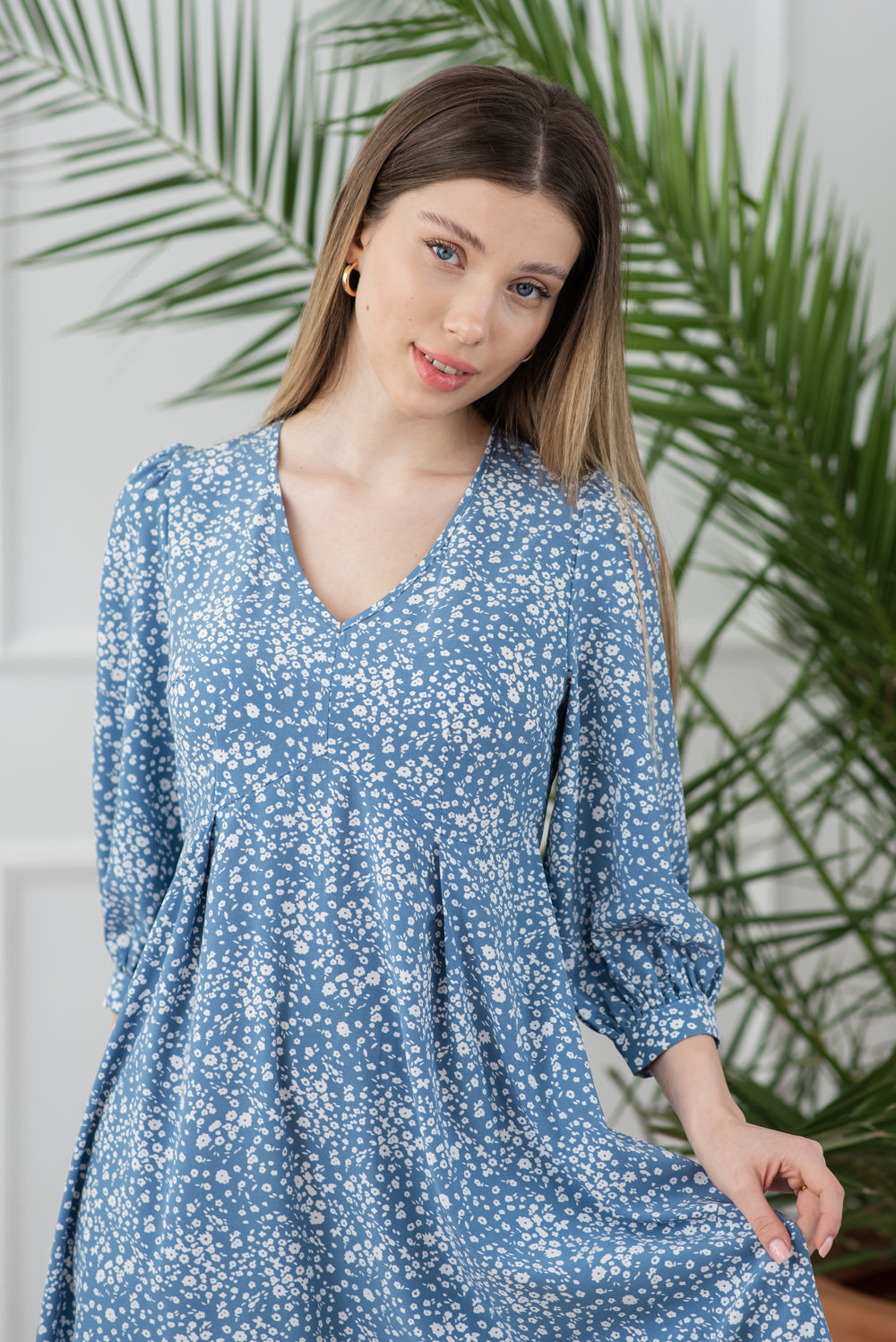 Langes Kleid mit Blumen druck blau mit Puff rock