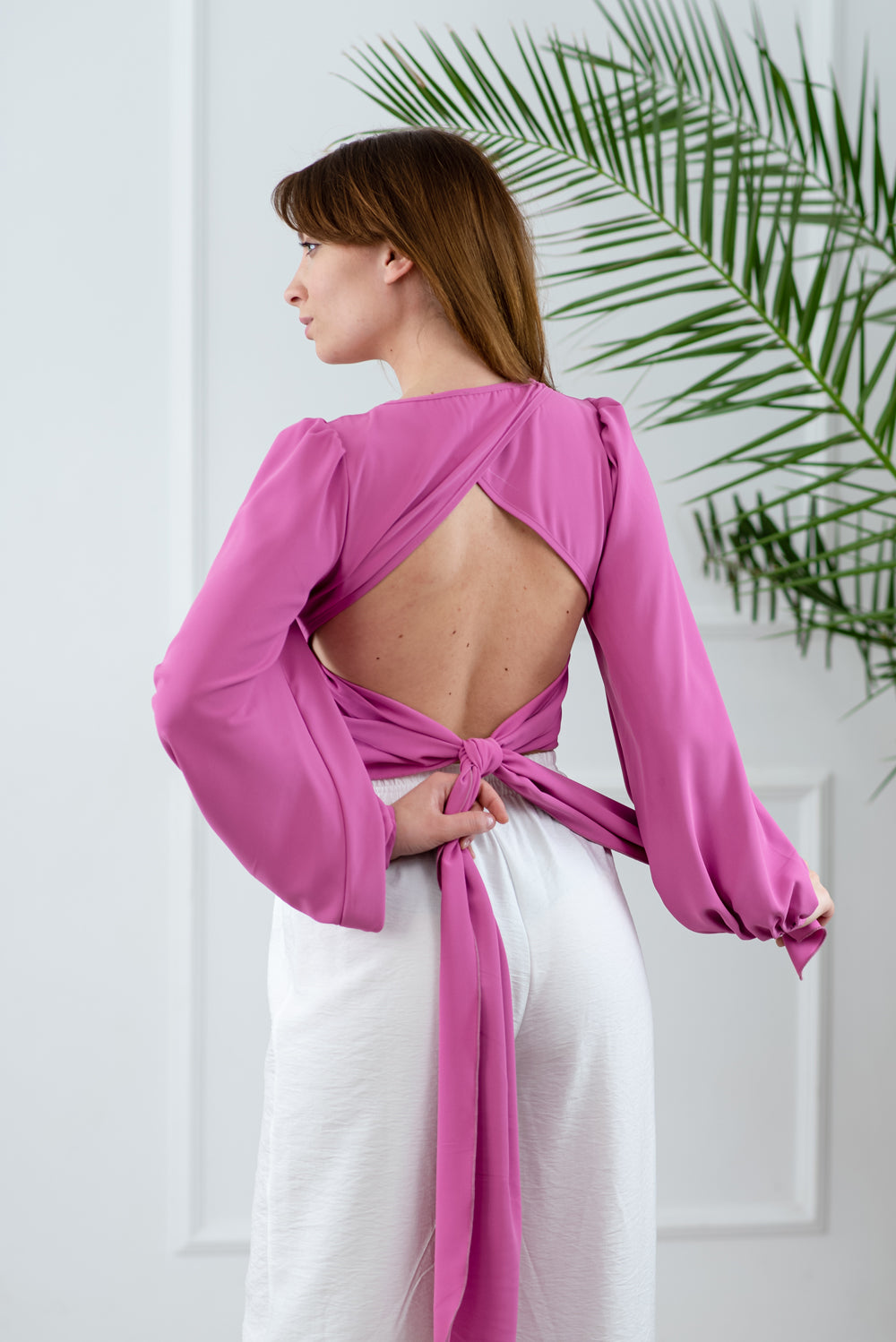 Blouse with open back and ties