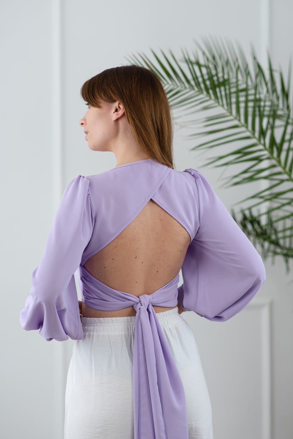 Blusa con espalda abierta y lazos