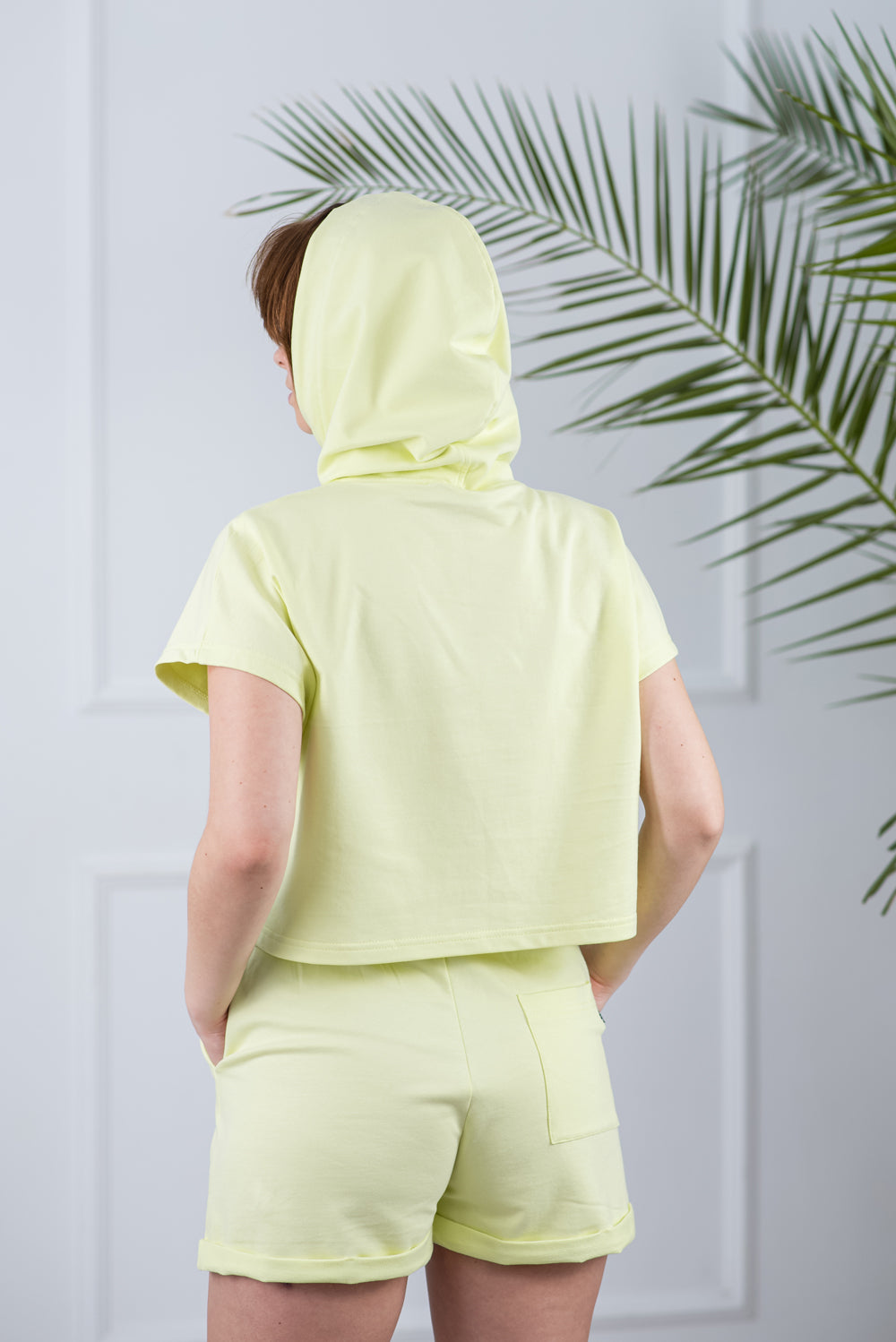 Abito estivo pantaloncini e felpa con cappuccio in colore lime