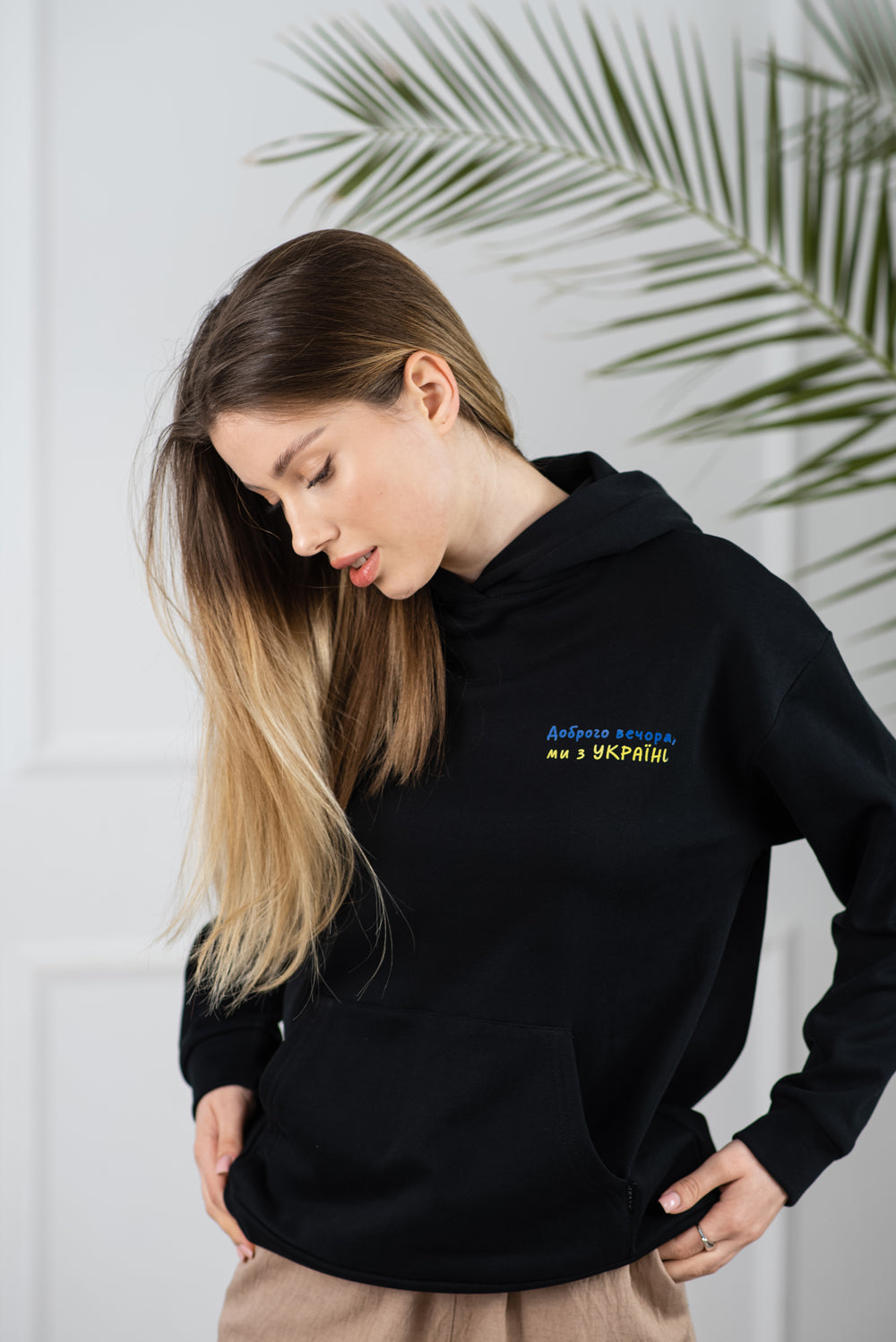 Sudadera con capucha "Good Night" para mujer con estilo (Milk/Black)