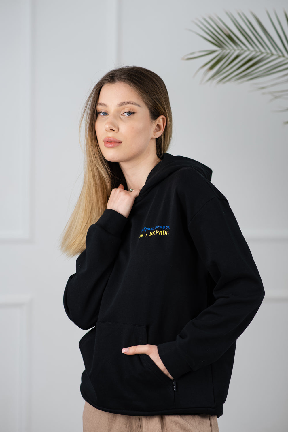 Sudadera con capucha "Good Night" para mujer con estilo (Milk/Black)