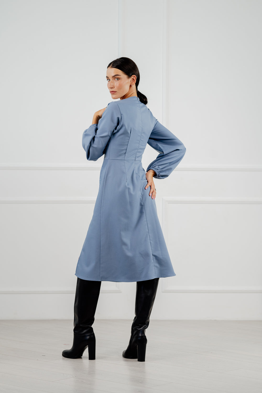 Robe longueur midi à l'ombre sérénité