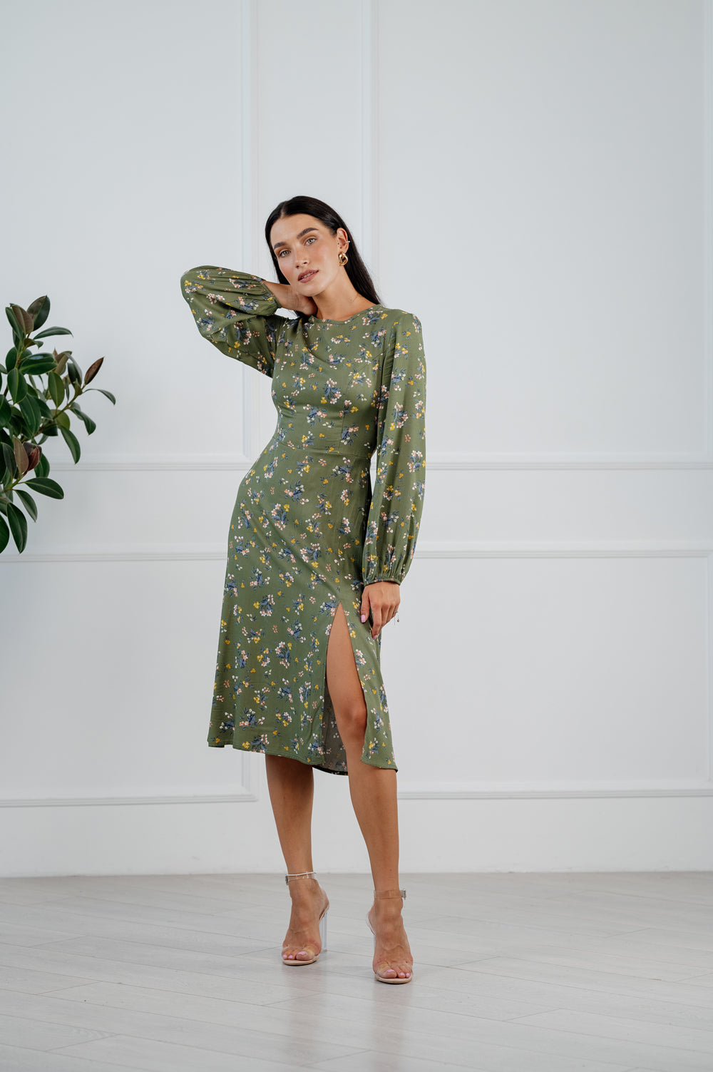 Slim Fit Midi kleid in Avocado-Farbton und lässiger Style