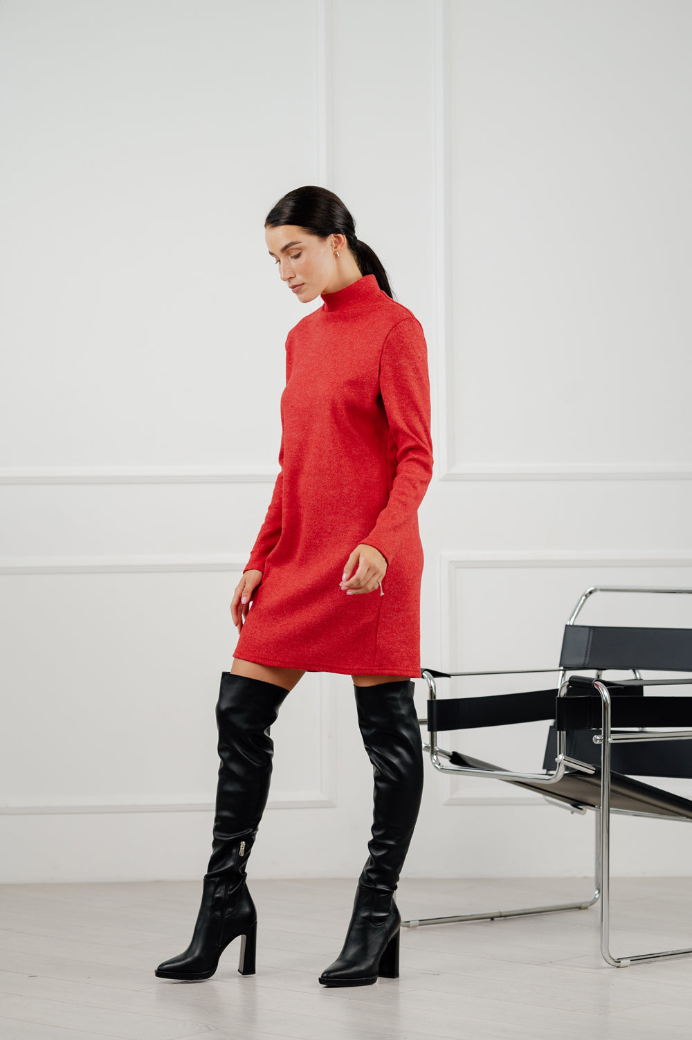 Rotes gerade geschnittenes Mini kleid in Angora.