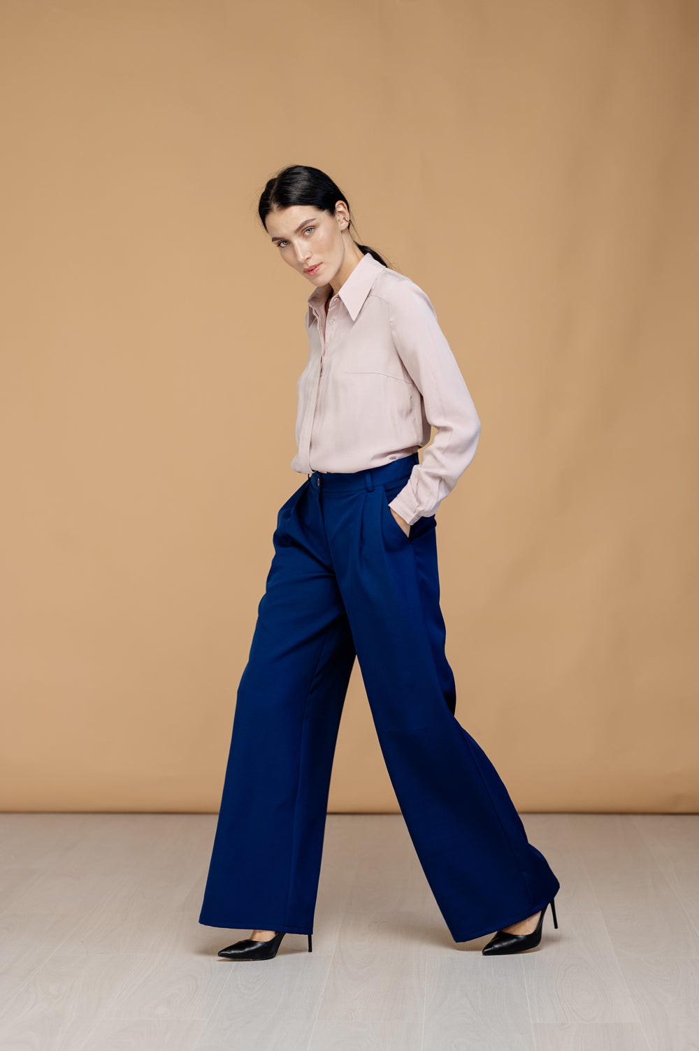 Pantalon bleu à jambes larges