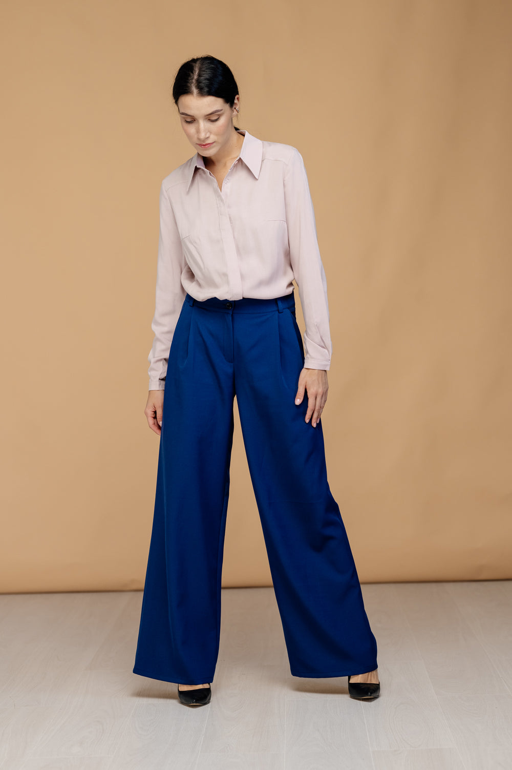 Pantalon bleu à jambes larges