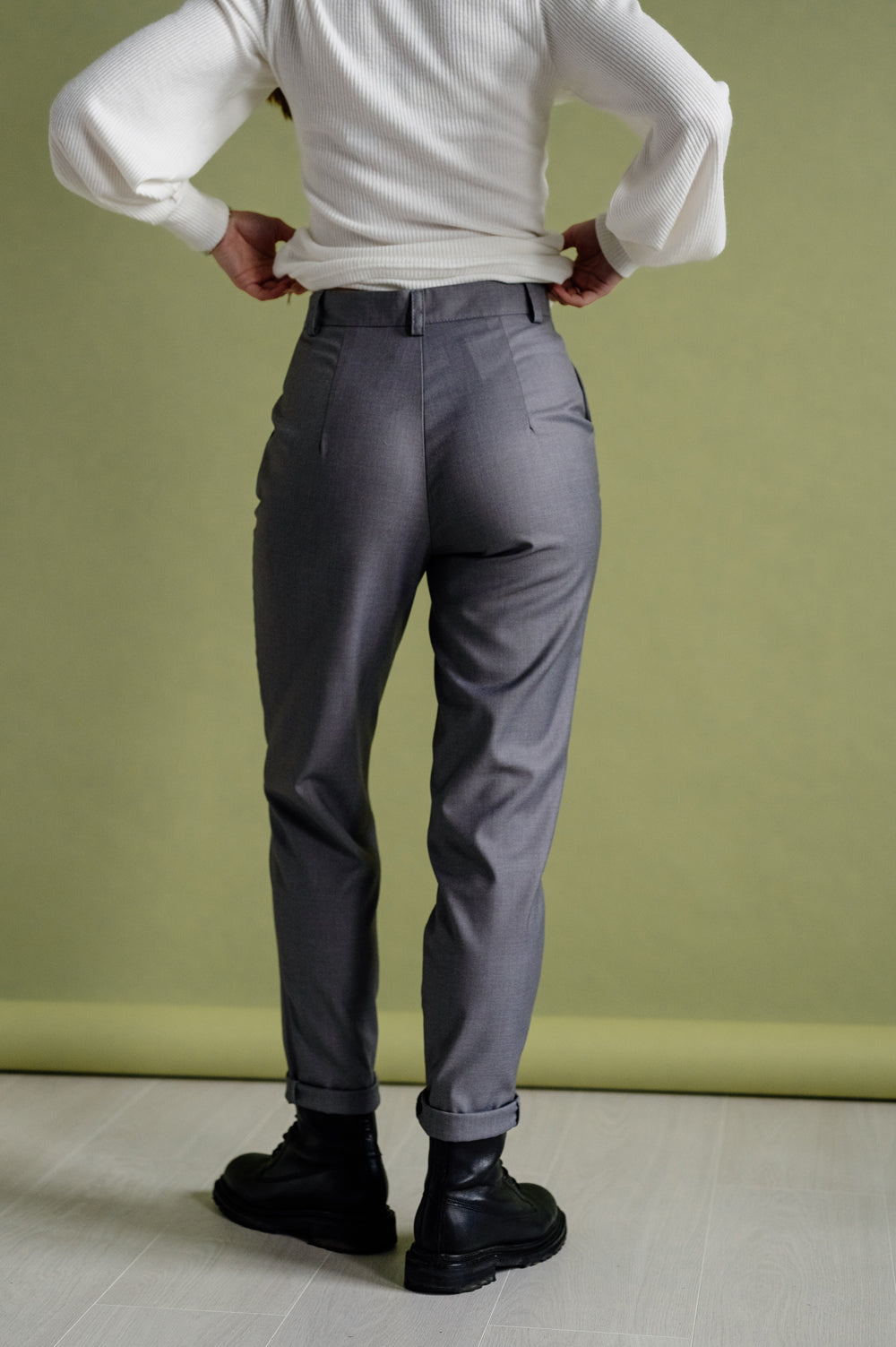 Pantalon gris à carreaux