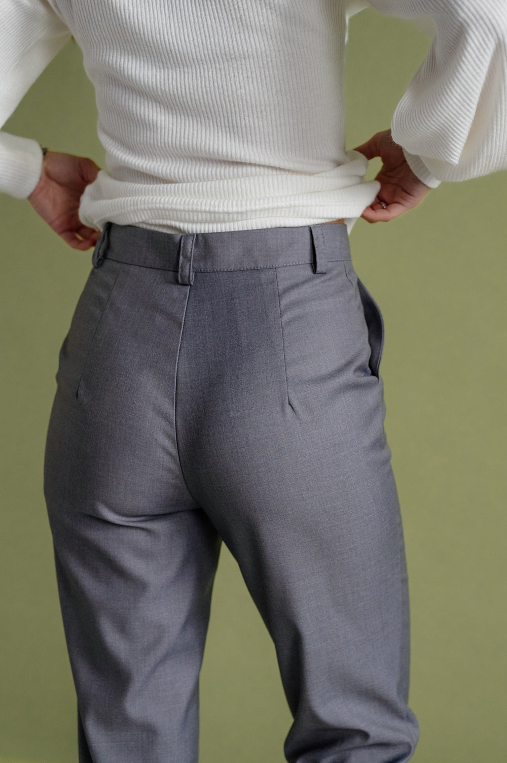 Pantalon gris à carreaux