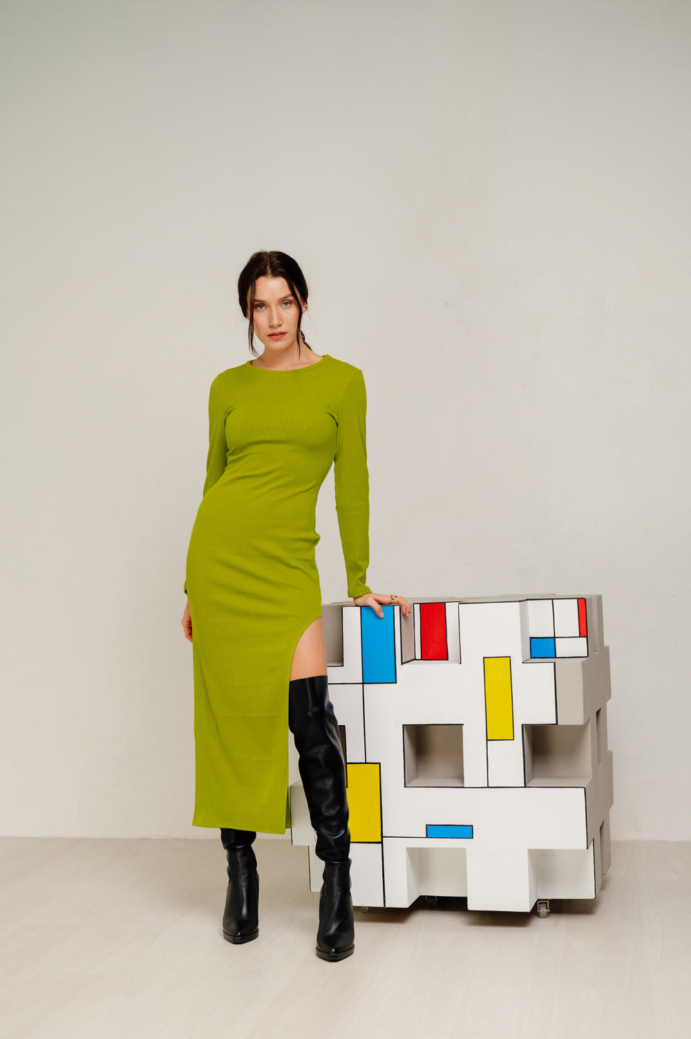 Midi dress with a graceful cutout on the left in olive color