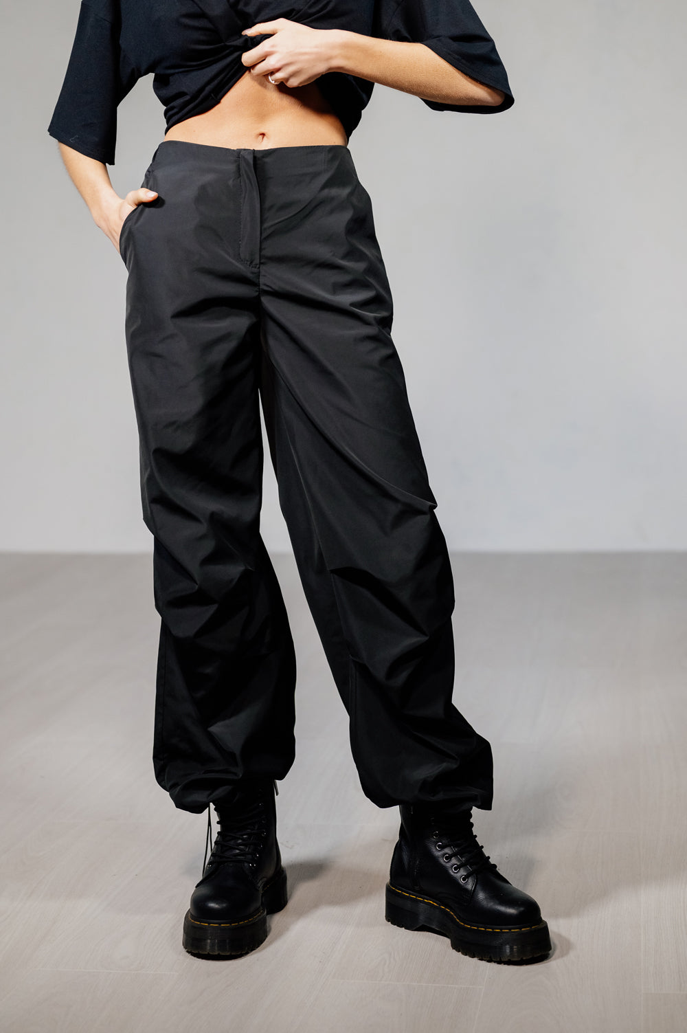 Pantalon cargo noir oversize