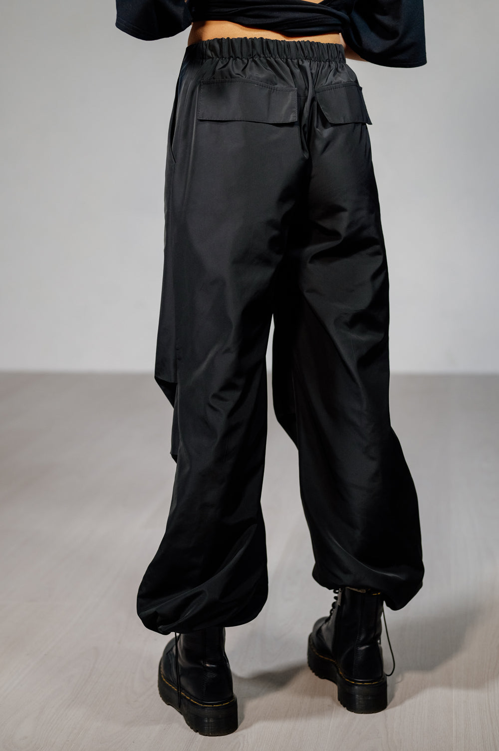 Oversize black cargo pants