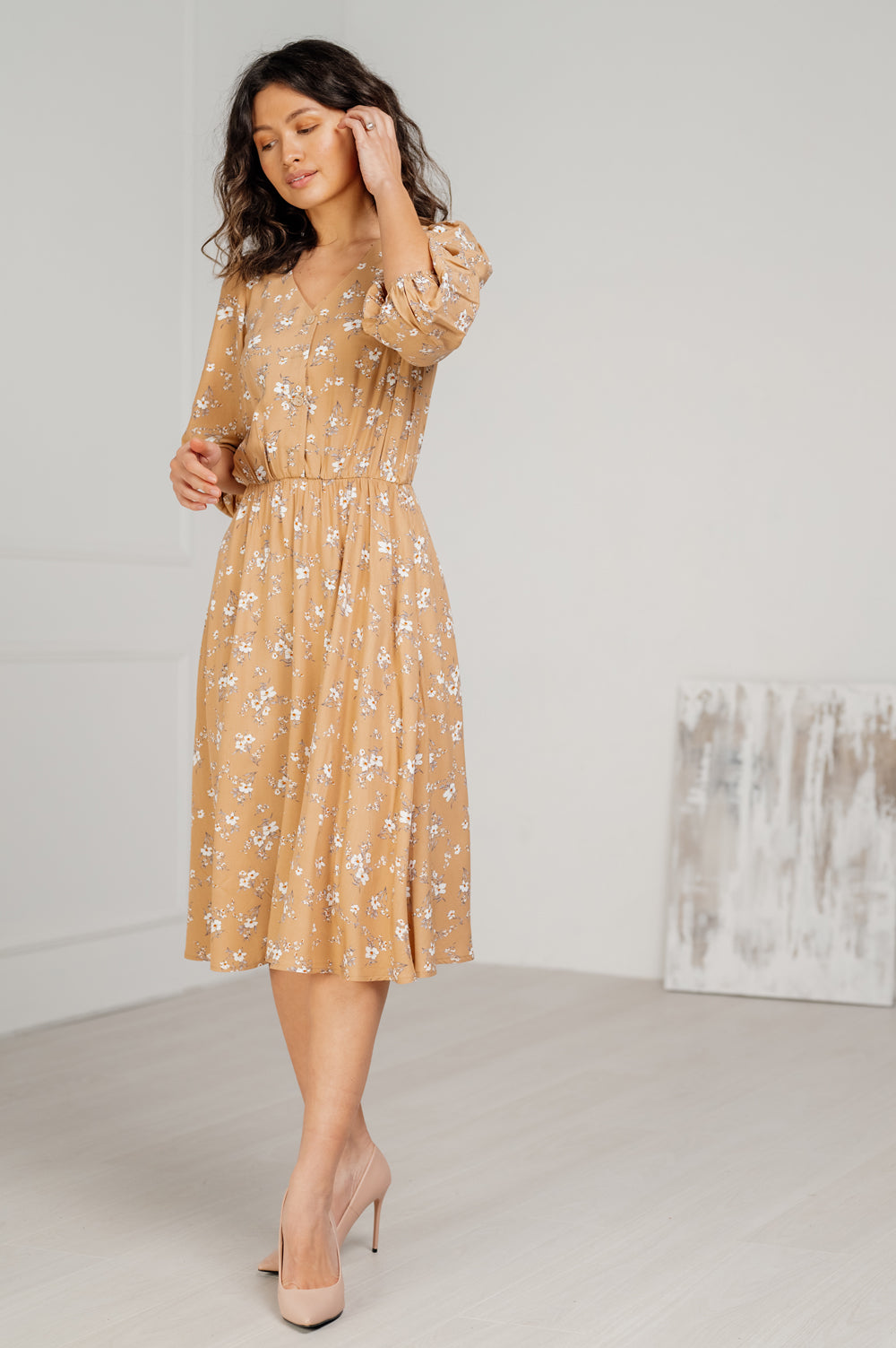 Robe midi beige avec jupe ample