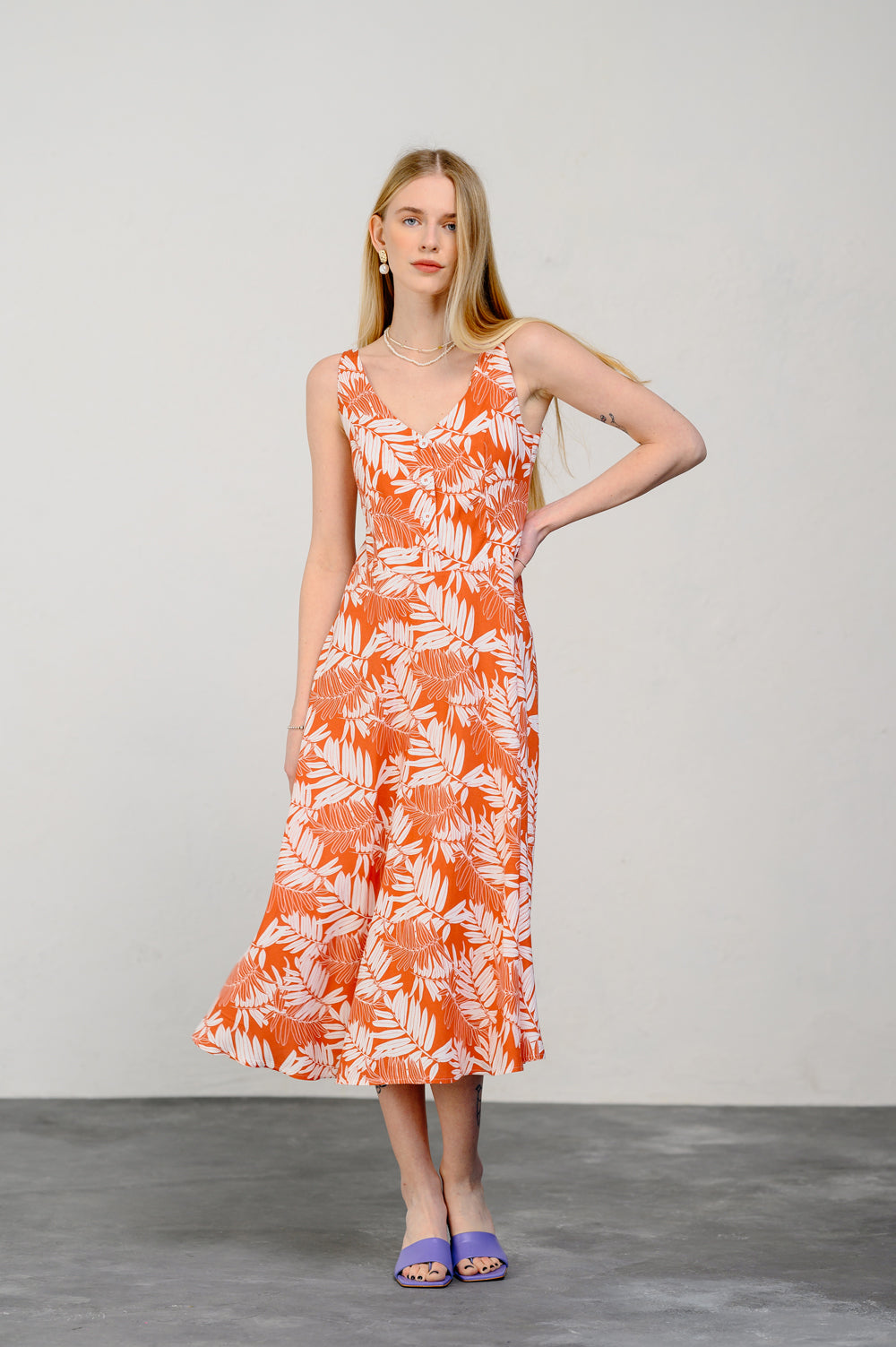 Sundress con correas ajustables en naranja