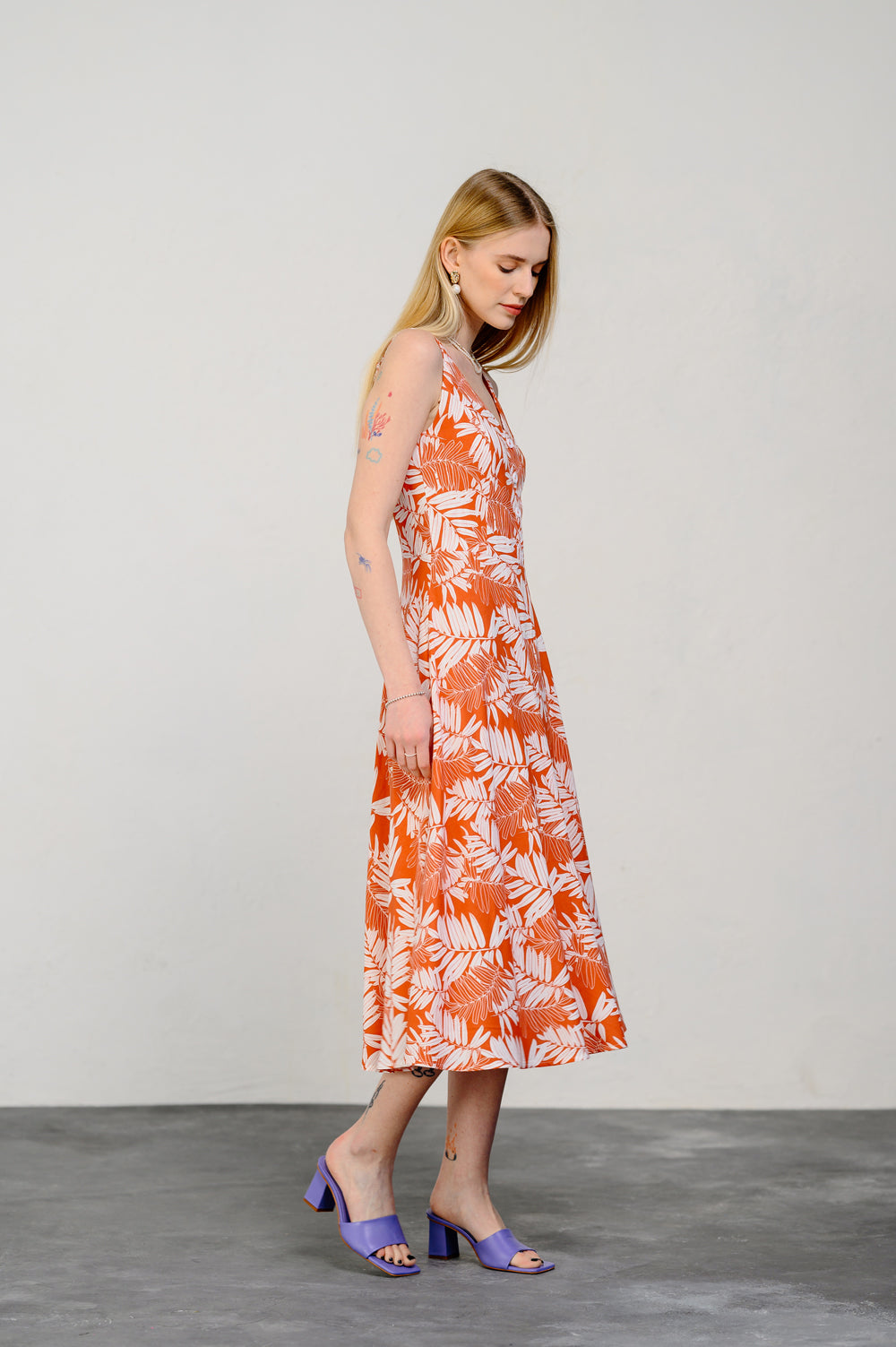 Sundress con correas ajustables en naranja