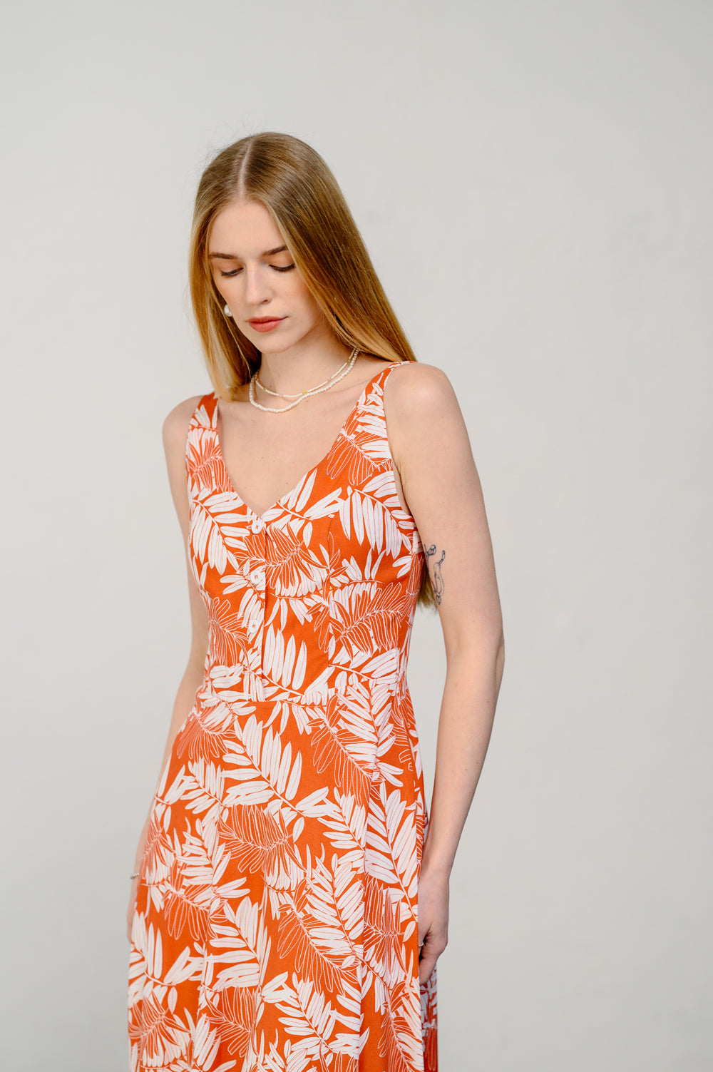 Sundress con correas ajustables en naranja