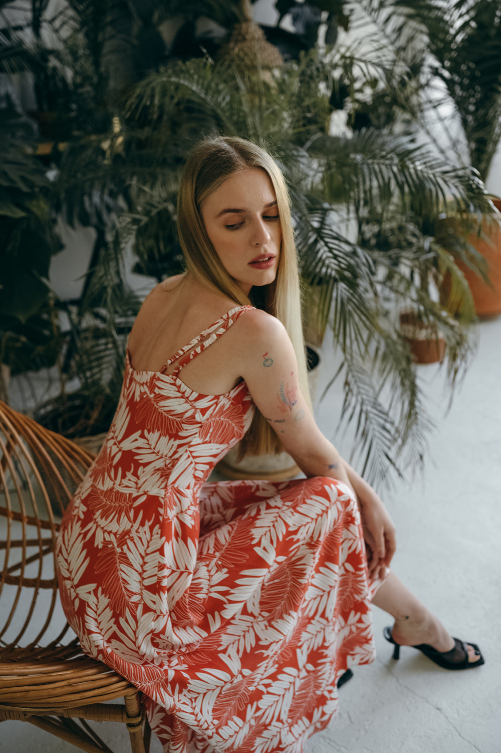 Sundress con correas ajustables en naranja