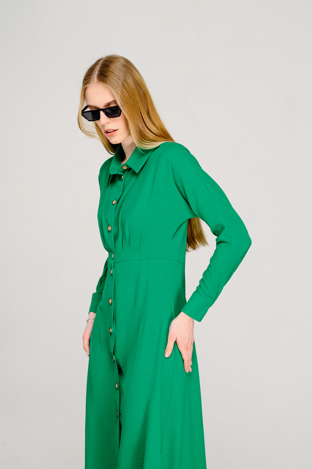 Rochie verde semi-echipat cu o fusta A linie