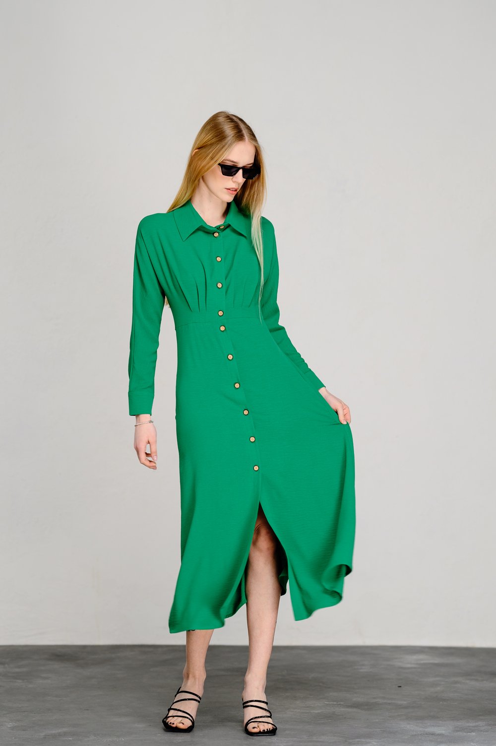 Rochie verde semi-echipat cu o fusta A linie